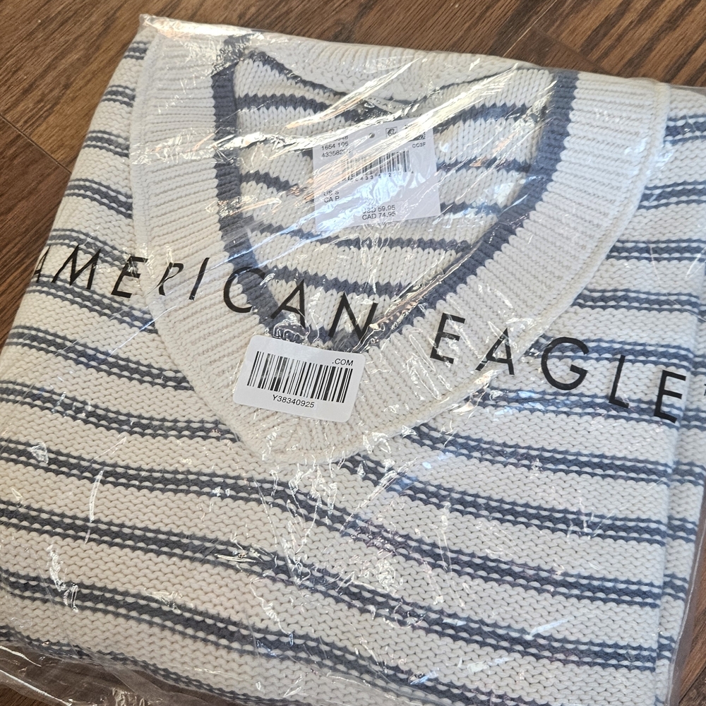 American Eagle Outfitters V-Neck Sweater - Cream Blue NWT
